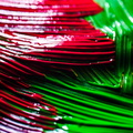 "Begegnung" roter und grüner Pinselstriche