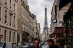 Strassenszene mit Tour Eiffel