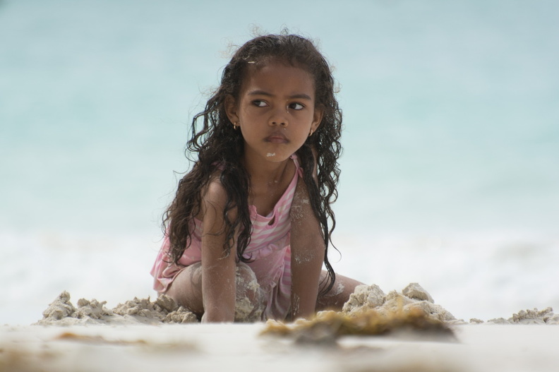 Seychellen - Mädchen am Strand