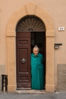 Alte Dame in Volterra