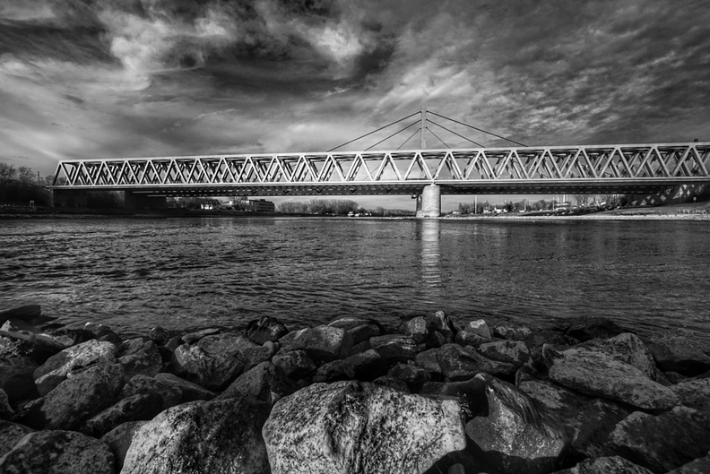Rheinbrücke Maxau.jpeg