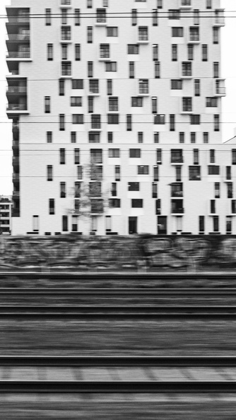 ... Architektur aus dem Zug..jpg