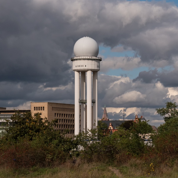 tempelhof-radarturm-1-1psd.jpg