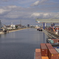 im Mannheimer Industriehafen; hinten links BASF