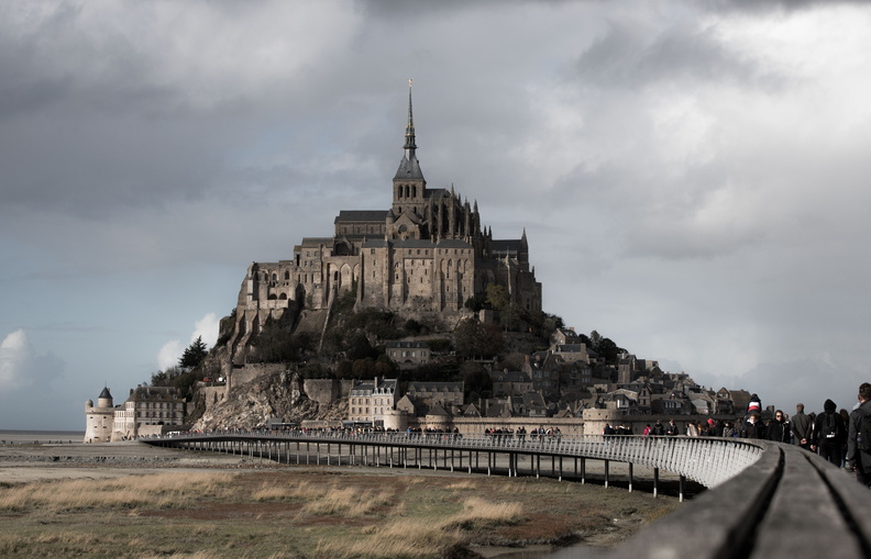 Mont St Michel sous le ciel menacant.JPG