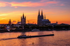 Köln: Der Himmel brennt