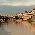 über d Arno Ponte Vecchio mit dem Korridor Vasaris_(15_Florenz)