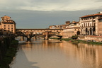 über d Arno Ponte Vecchio mit dem Korridor Vasaris_(15_Florenz)