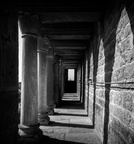Dom zu Speyer: Licht und Schatten in der Zwerggalerie